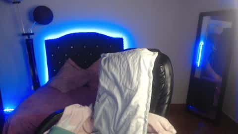 Lia online show from September 17, 2025, 1:24 pm