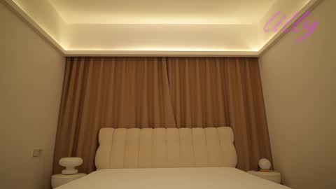 _lillilly_ online show from October 14, 2025, 5:30 am