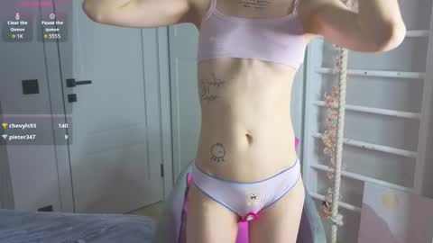 Snapshot of _lollyypop_ chatting on November 14, 2025, 5:28 am Emma online show from November 14, 2025, 5:28 am