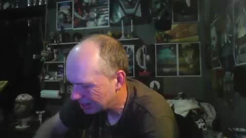 Snapshot of _longfellow chatting on November 6, 2025, 8:32 pm That guy online show from November 6, 2025, 8:32 pm