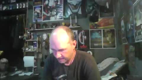 Snapshot of _longfellow chatting on November 9, 2025, 10:30 pm That guy online show from November 9, 2025, 10:30 pm