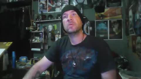 Snapshot of _longfellow chatting on November 30, 2025, 4:33 pm That guy online show from November 30, 2025, 4:33 pm