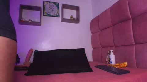 Snapshot of _lorrayne_ chatting on February 21, 2025, 11:55 am Lorrayne online show from February 21, 2025, 11:55 am