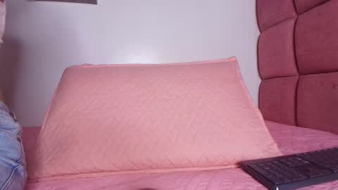 Snapshot of _lorrayne_ chatting on February 23, 2025, 12:05 pm Lorrayne online show from February 23, 2025, 12:05 pm