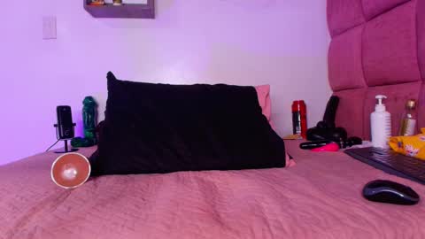 Snapshot of _lorrayne_ chatting on February 25, 2025, 3:05 pm Lorrayne online show from February 25, 2025, 3:05 pm