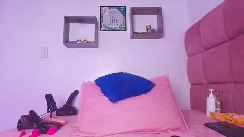 Snapshot of _lorrayne_ chatting on February 27, 2025, 12:02 pm Lorrayne online show from February 27, 2025, 12:02 pm