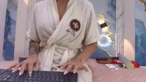 Snapshot of _lorrayne_ chatting on September 12, 2025, 12:05 pm Lorrayne online show from September 12, 2025, 12:05 pm