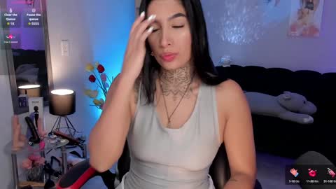 Snapshot of _louane_bour chatting on February 5, 2025, 11:44 am Laura Independent Model online show from February 5, 2025, 11:44 am