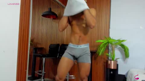 _luca_flame online show from November 20, 2025, 2:01 am