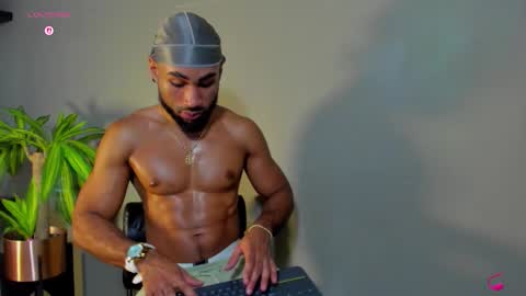 _luca_flame online show from November 25, 2025, 4:45 am