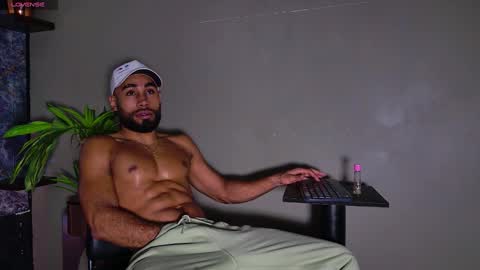 _luca_flame online show from December 3, 2025, 3:47 am