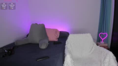   online show from November 8, 2025, 9:35 pm