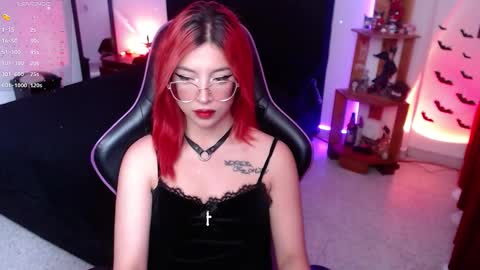 Queen.  Help me reach 100 thumbs up  online show from September 8, 2025, 8:52 pm