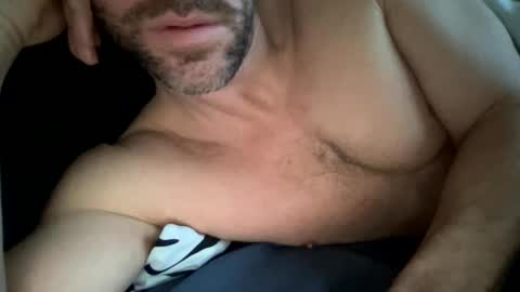 _lululeo_ online show from February 2, 2025, 5:04 pm