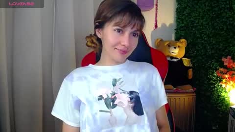 _luna10 online show from April 13, 2026, 6:57 pm