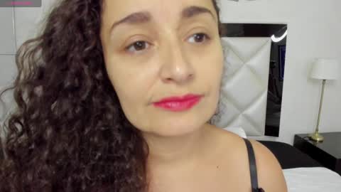  luna  sweet  online show from February 5, 2025, 6:46 am