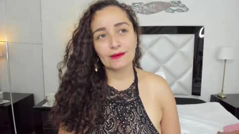  luna  sweet  online show from March 6, 2025, 3:46 am