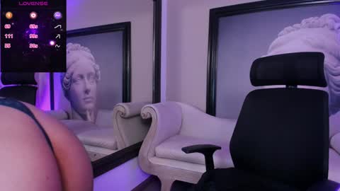  Luna  online show from January 23, 2025, 11:48 am