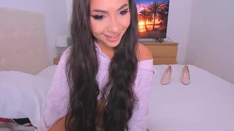 Lynna online show from October 5, 2025, 11:24 pm