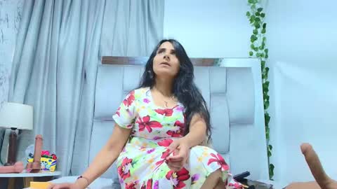 _marcela__ online show from October 15, 2025, 12:38 pm