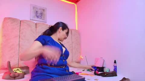 _marcela__ online show from April 13, 2026, 11:16 am