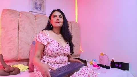 _marcela__ online show from April 15, 2026, 11:28 am