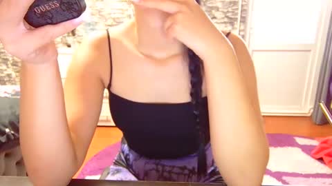 Snapshot of _mari___ chatting on September 19, 2025, 8:05 am Mari online show from September 19, 2025, 8:05 am