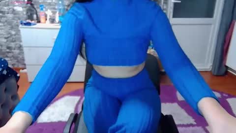 Snapshot of _mari___ chatting on January 7, 2026, 10:18 am Mari online show from January 7, 2026, 10:18 am