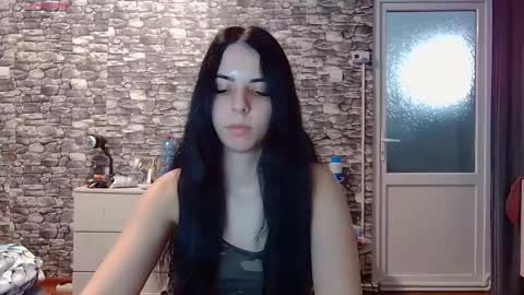 Snapshot of _mari___ chatting on February 11, 2026, 7:35 am Mari online show from February 11, 2026, 7:35 am