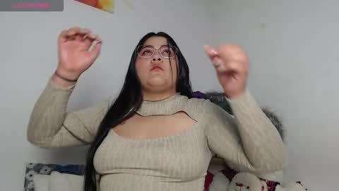 _mari_lunna_ online show from November 10, 2025, 1:26 am