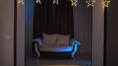  Gwen  online show from January 14, 2025, 9:30 pm