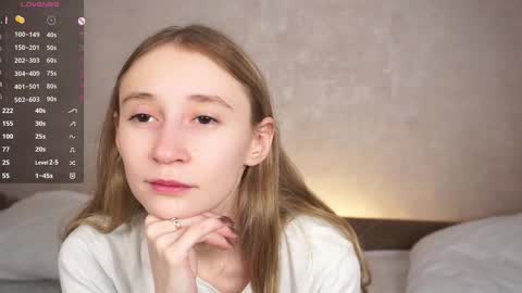  Gwen  online show from September 21, 2025, 4:25 am