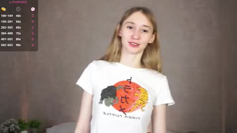  Gwen  online show from September 24, 2025, 4:05 am