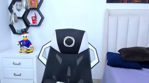 _matthew_santos_ online show from January 29, 2025, 10:43 pm