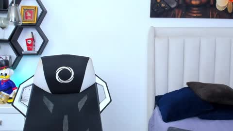 _matthew_santos_ online show from February 17, 2025, 8:04 pm