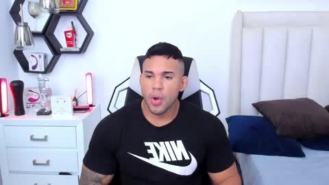 _matthew_santos_ online show from March 11, 2025, 9:26 pm