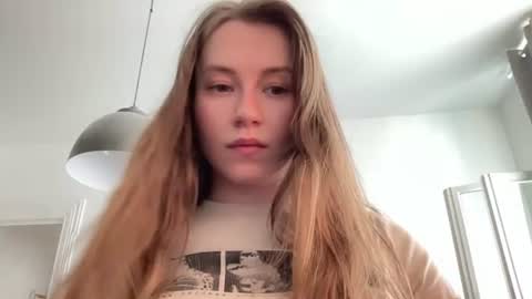Snapshot of _mavka chatting on July 17, 2026, 1:07 pm Elisa online show from July 17, 2026, 1:07 pm