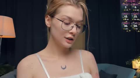 Elva and Kate  online show from November 8, 2025, 10:59 am