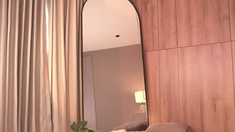     online show from September 21, 2025, 7:04 pm