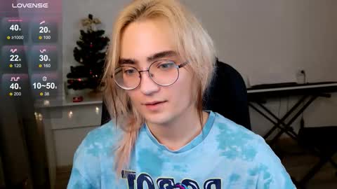 _meow_neko_ online show from December 22, 2025, 6:10 am