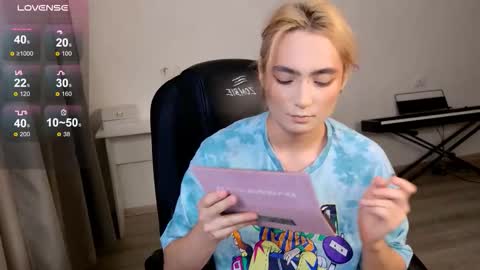 _meow_neko_ online show from January 7, 2026, 10:23 pm