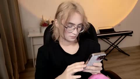Snapshot of _meow_neko_ chatting on May 5, 2026, 3:03 am _meow_neko_ online show from May 5, 2026, 3:03 am