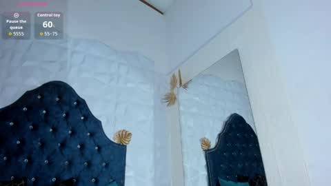 _mia_milf_ online show from April 23, 2026, 7:52 am