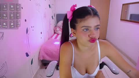 Snapshot of _mia_rouse_18 chatting on January 28, 2025, 2:21 am Mia online show from January 28, 2025, 2:21 am