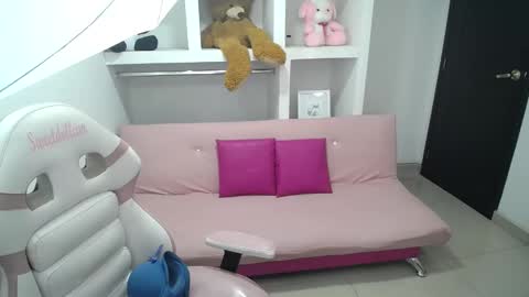  Mia  online show from January 18, 2025, 2:44 pm