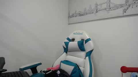  Mia  online show from February 18, 2025, 1:11 pm