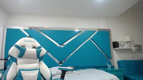  Mia  online show from February 26, 2025, 1:19 pm