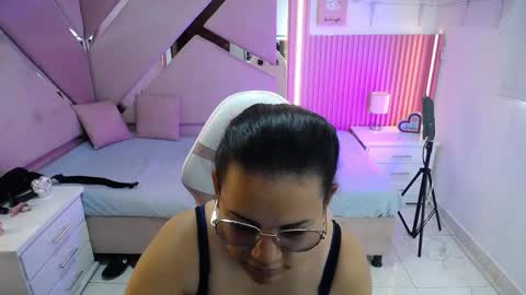  Mia  online show from September 27, 2025, 12:21 pm