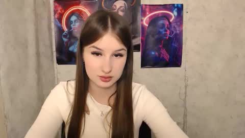 Mia online show from September 18, 2025, 1:24 pm