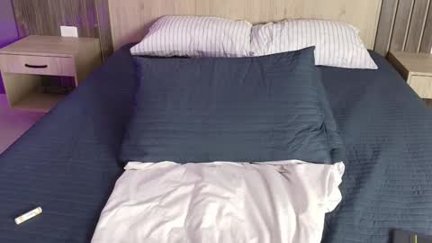 _miamiller_ online show from February 20, 2025, 11:10 pm